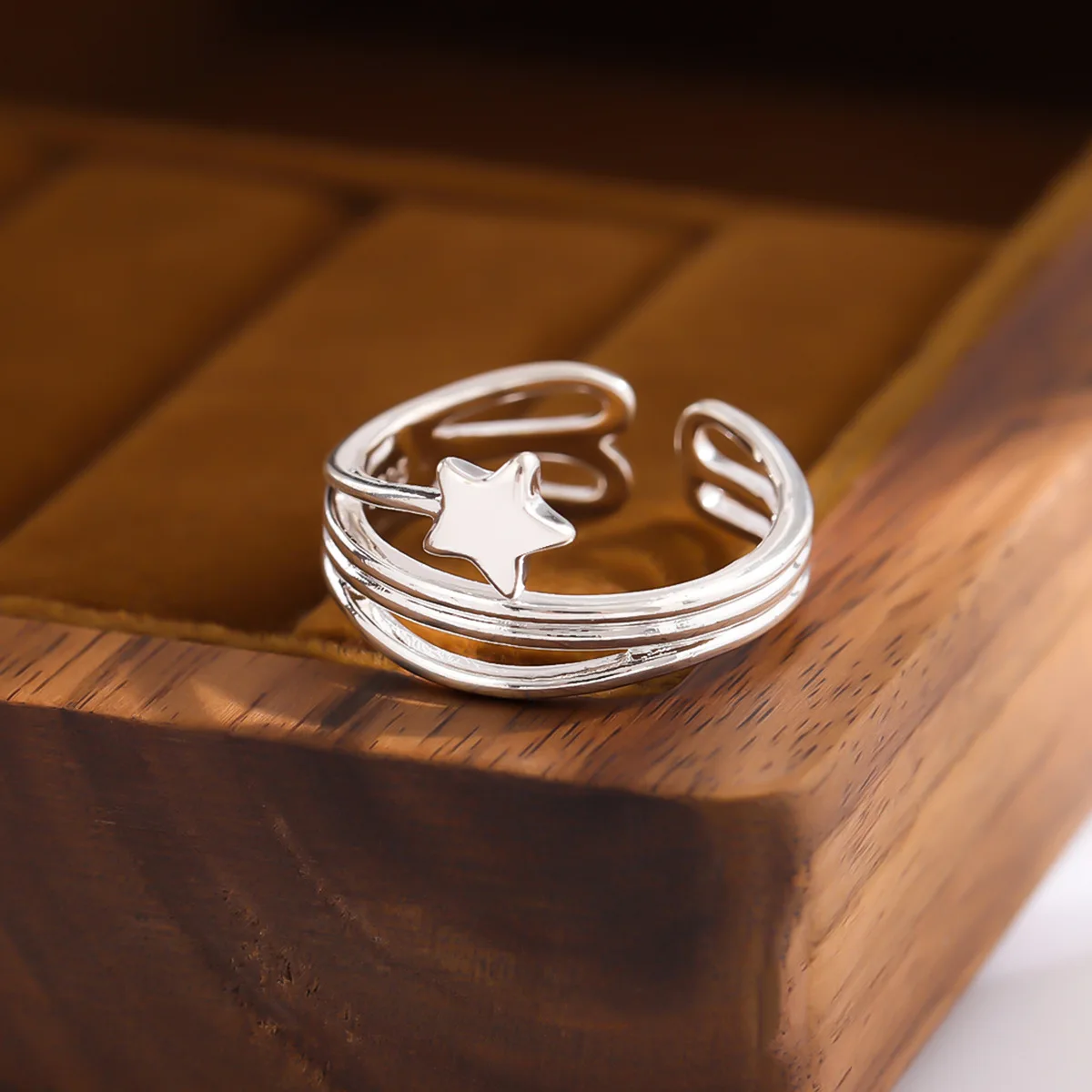 

Новое популярное индивидуальное модное ювелирное изделие из стерлингового серебра 925 пробы, простое женское кольцо с пятиконечной звездой и диким отверстием R193