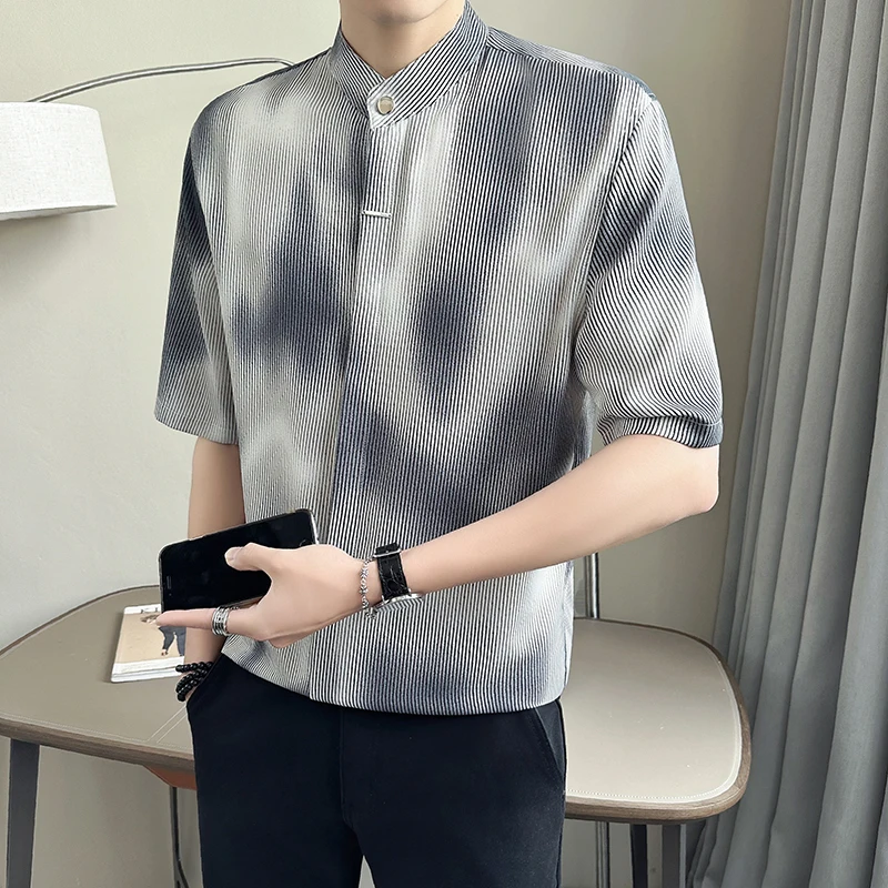 

2026 Summer Ice Silk Striped Middle Sleeve Shirt for Men Fashionable Round Neck Gradient Casual Shirt Streetwear Men Clothing