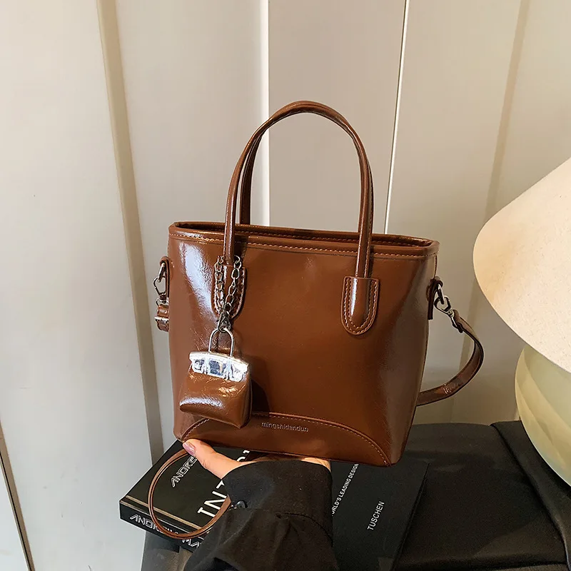 

2025 Chic Bucket Bag, Women's Top Handle Crossbody Purse, Trendy Day to Night Tote, Versatile Sling Bag, Textured Shoulder Bag