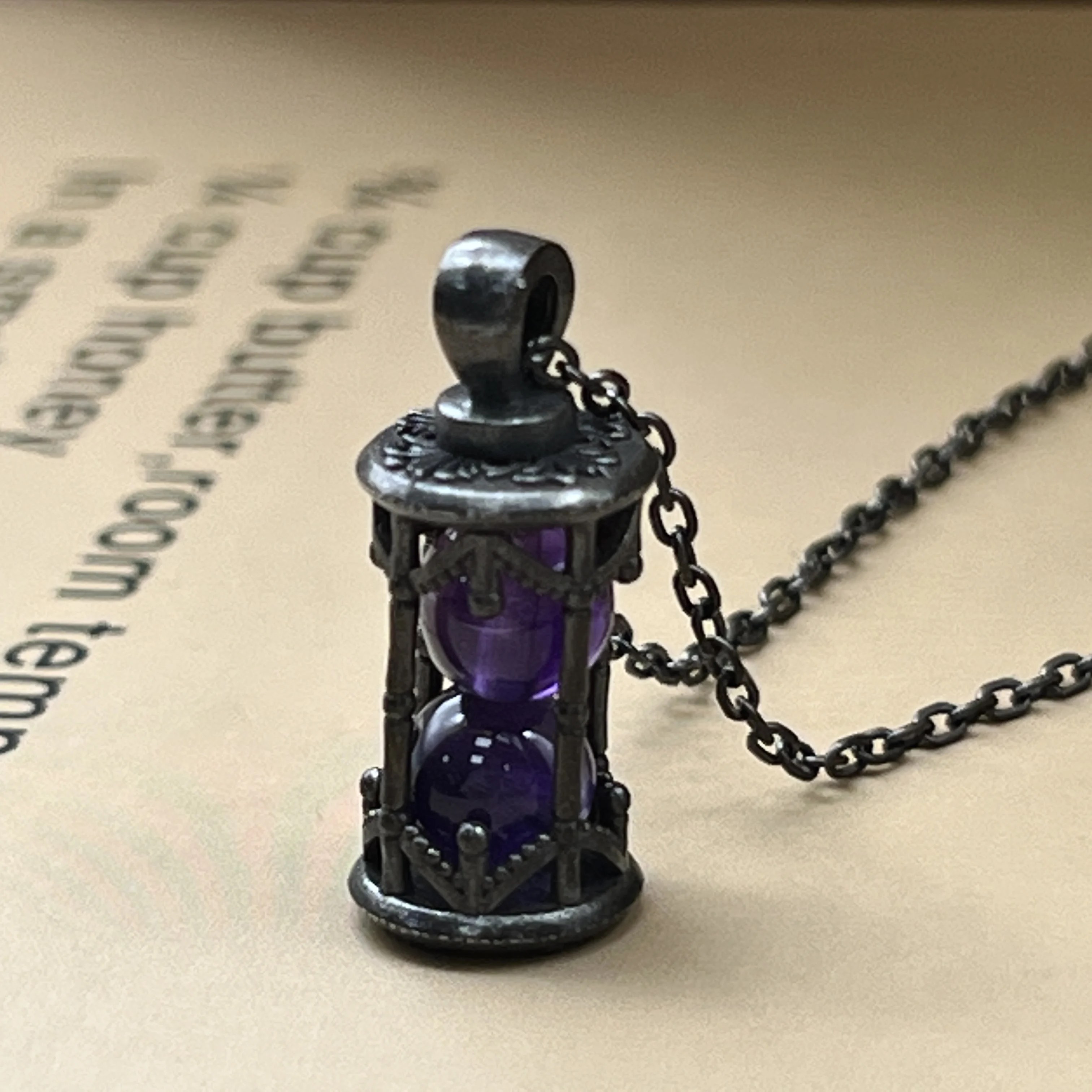 

S925 Silver Personalized Fashion Amethyst Necklace with Vintage Distressed Black Pendant