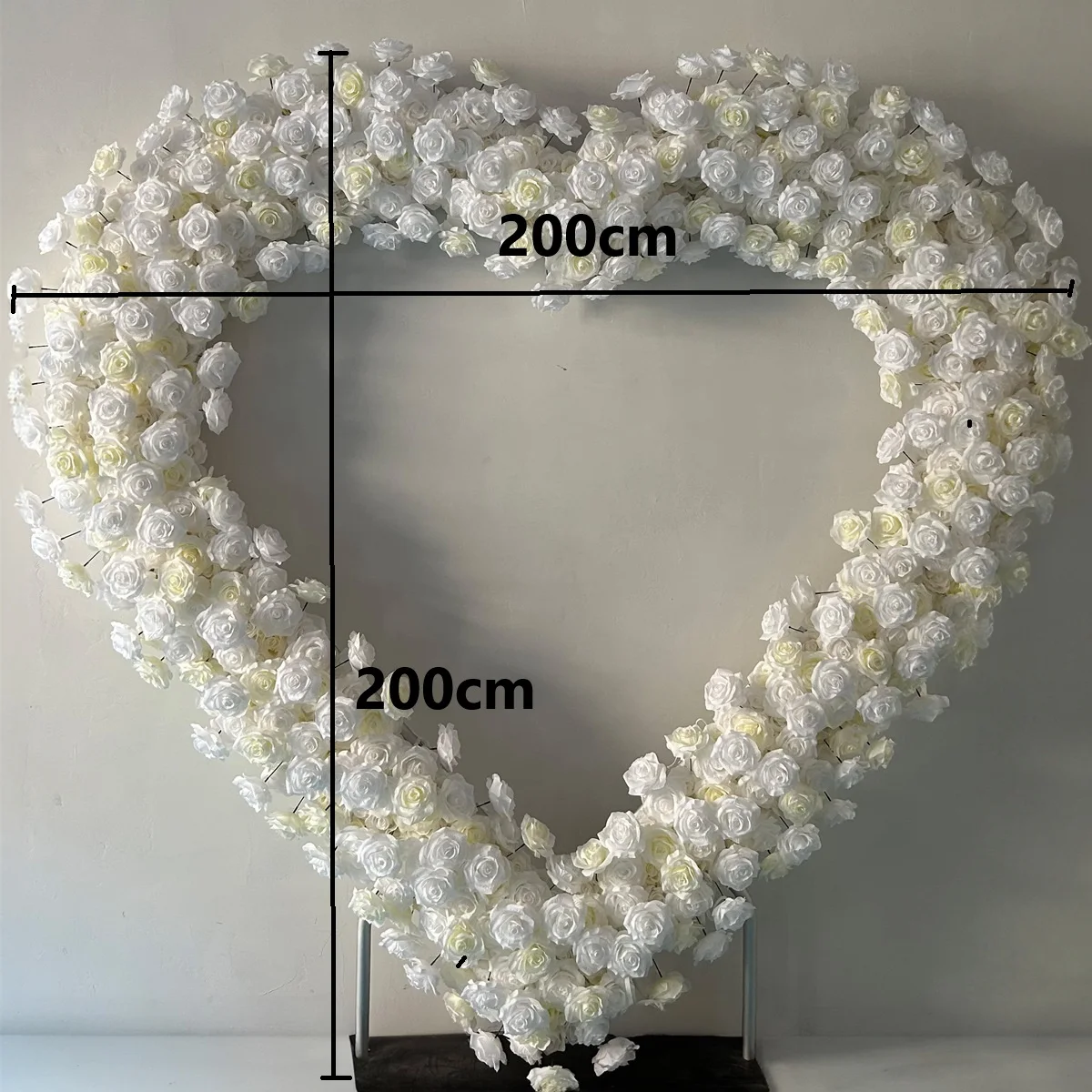 Herzförmiger künstlicher Blumenwandbogen, herzförmiger Bogen, verwendet für Hochzeits-Hintergrunddekoration und Partydekoration. – Detail 5