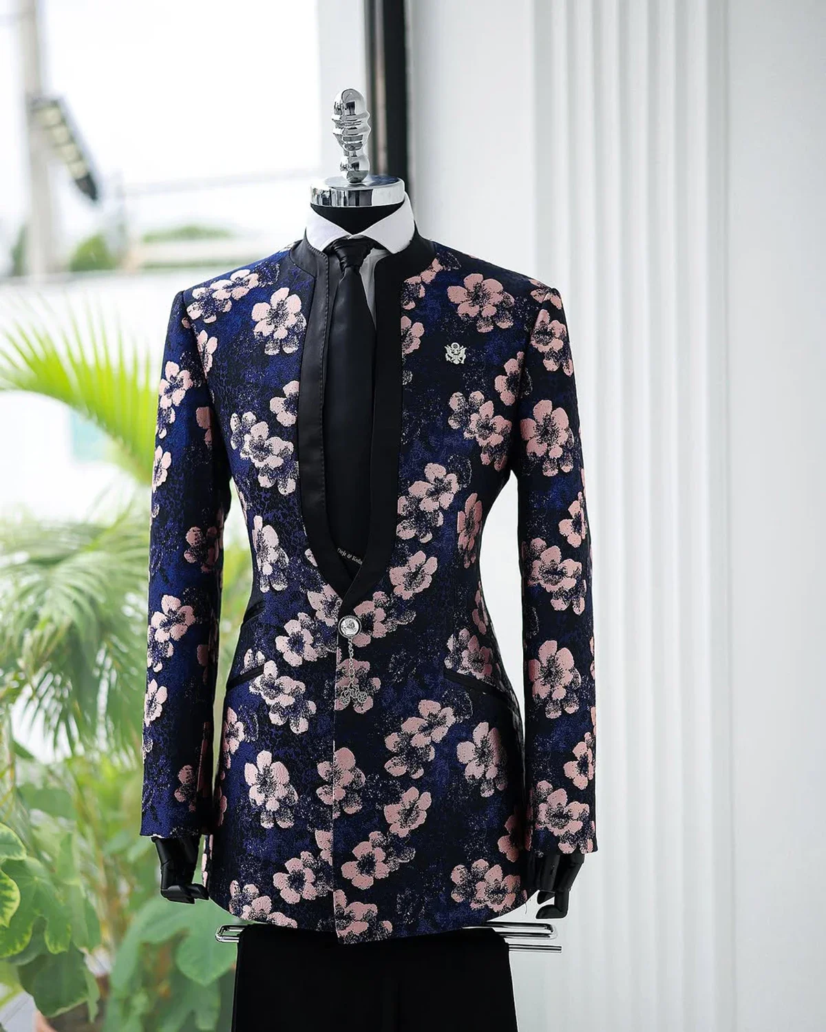 

Latest Design Floral Men Suits Slim Fit Stand Lapel Groom Formal Tuxedos Prom 2 Pcs Sets Male Blazer Sets Costume Homme