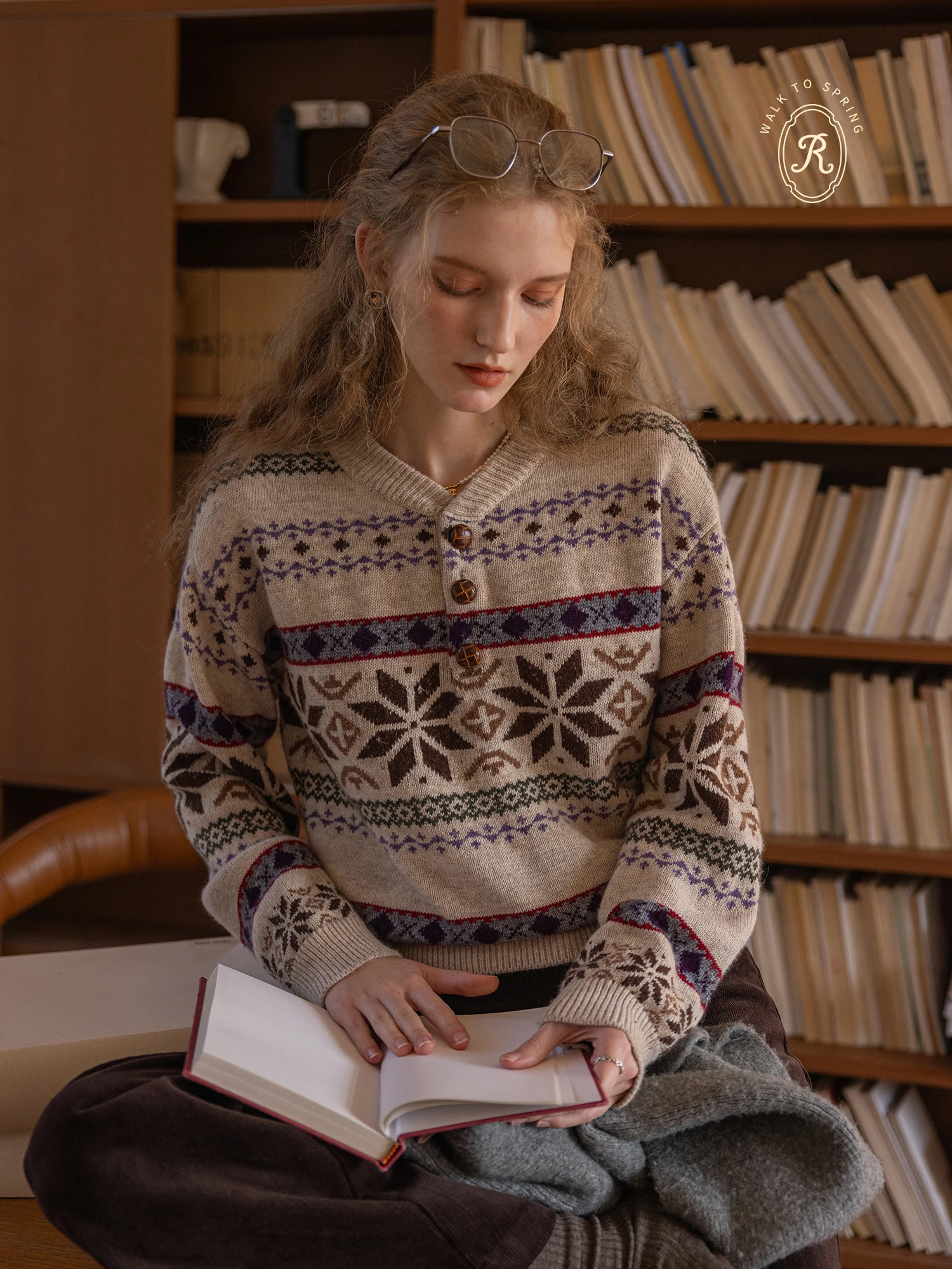 

Свитер из австралийской шерсти с многослойным цветным плетением и геометрическим узором «Снежинка» в стиле Fair Isle, специальная коллекция «Снежная ночь»