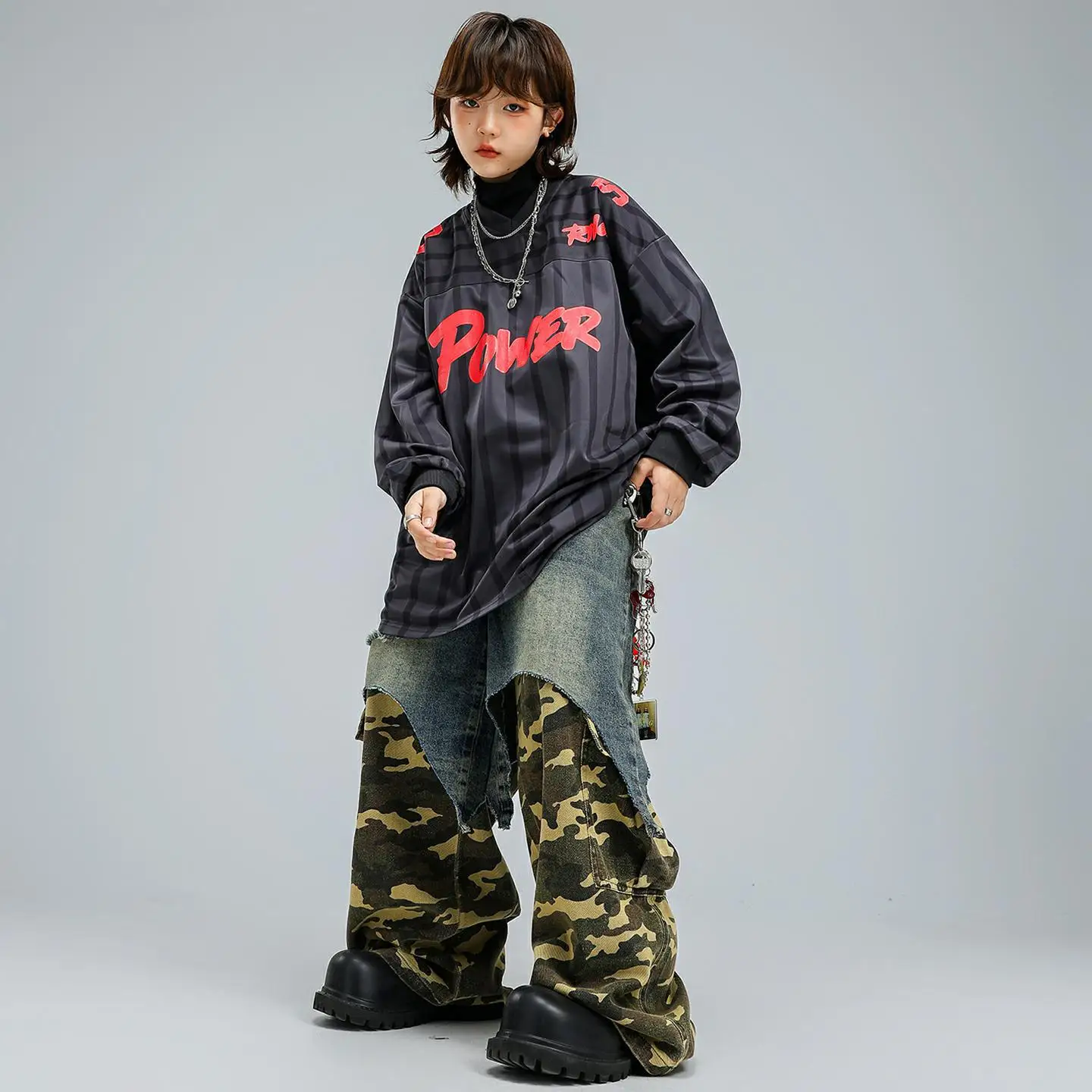 キッズK-POPヒップホップ服 ブラックストライプスウェットシャツ デニムブルーカモフラージュパッチワーク ストリートワイドパンツ 女の子男の子ダンスコスチューム服