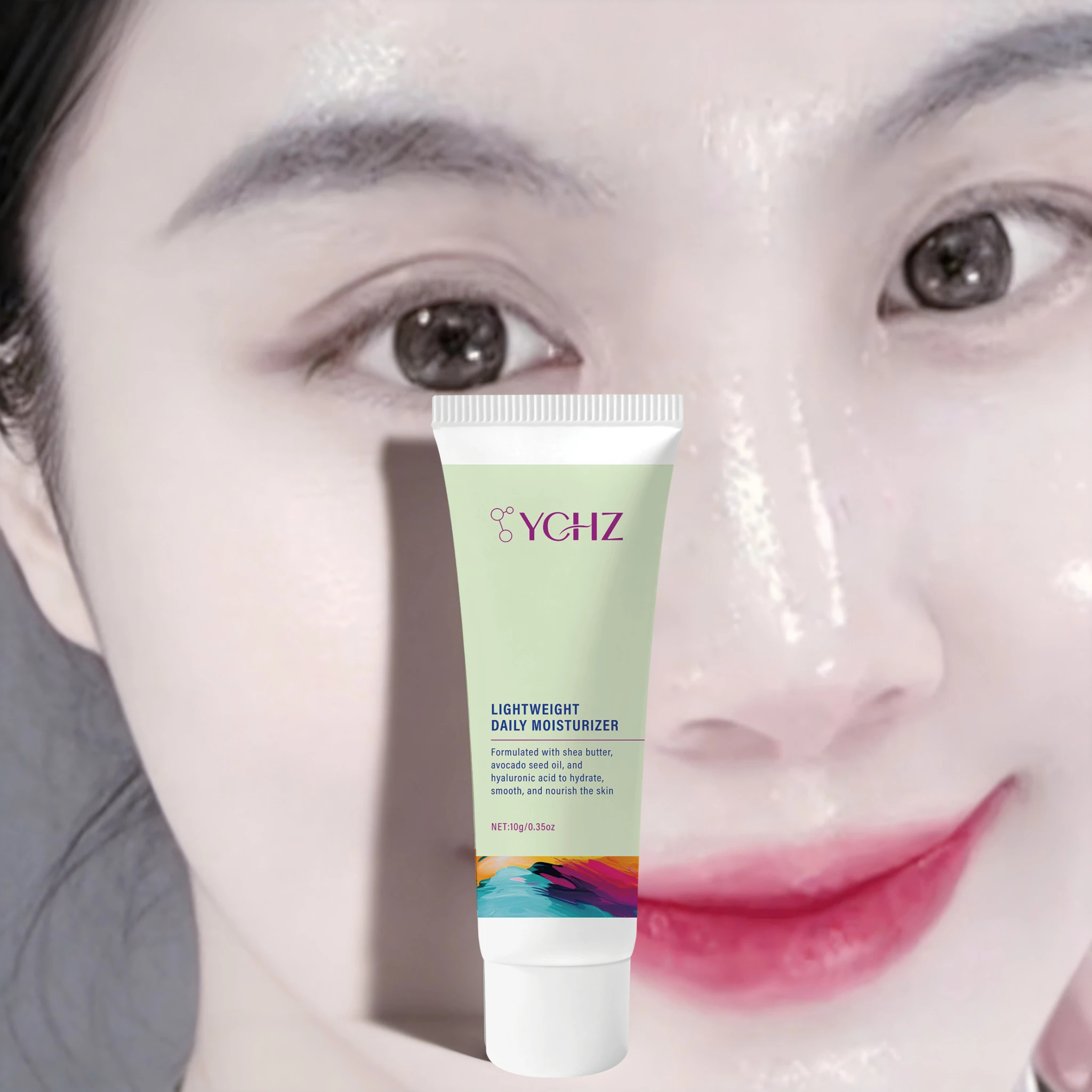 Hyaluronic Acid and Centella Asiatica Moisturizing Face Cream, with a light and easily absorbed texture, contains ingredients such as hyaluronic acid and centella asiatica, suitable for daily facial care.