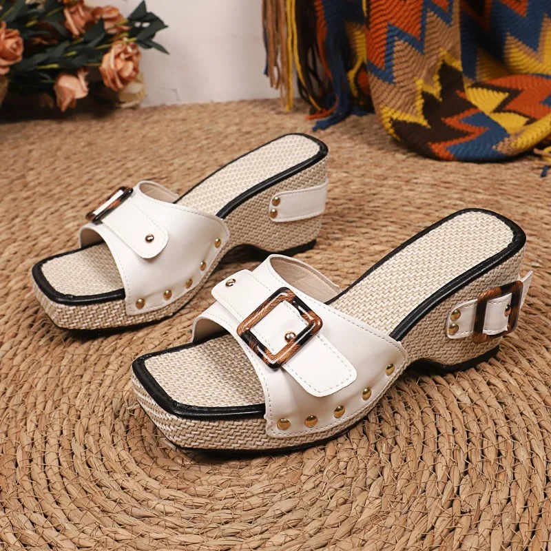 

2025 Summer New Women's Slippers High Slope Heel Metal Buckle Slippers 43 Size Belt Buckle Casual Beach Sandalias De Mujer