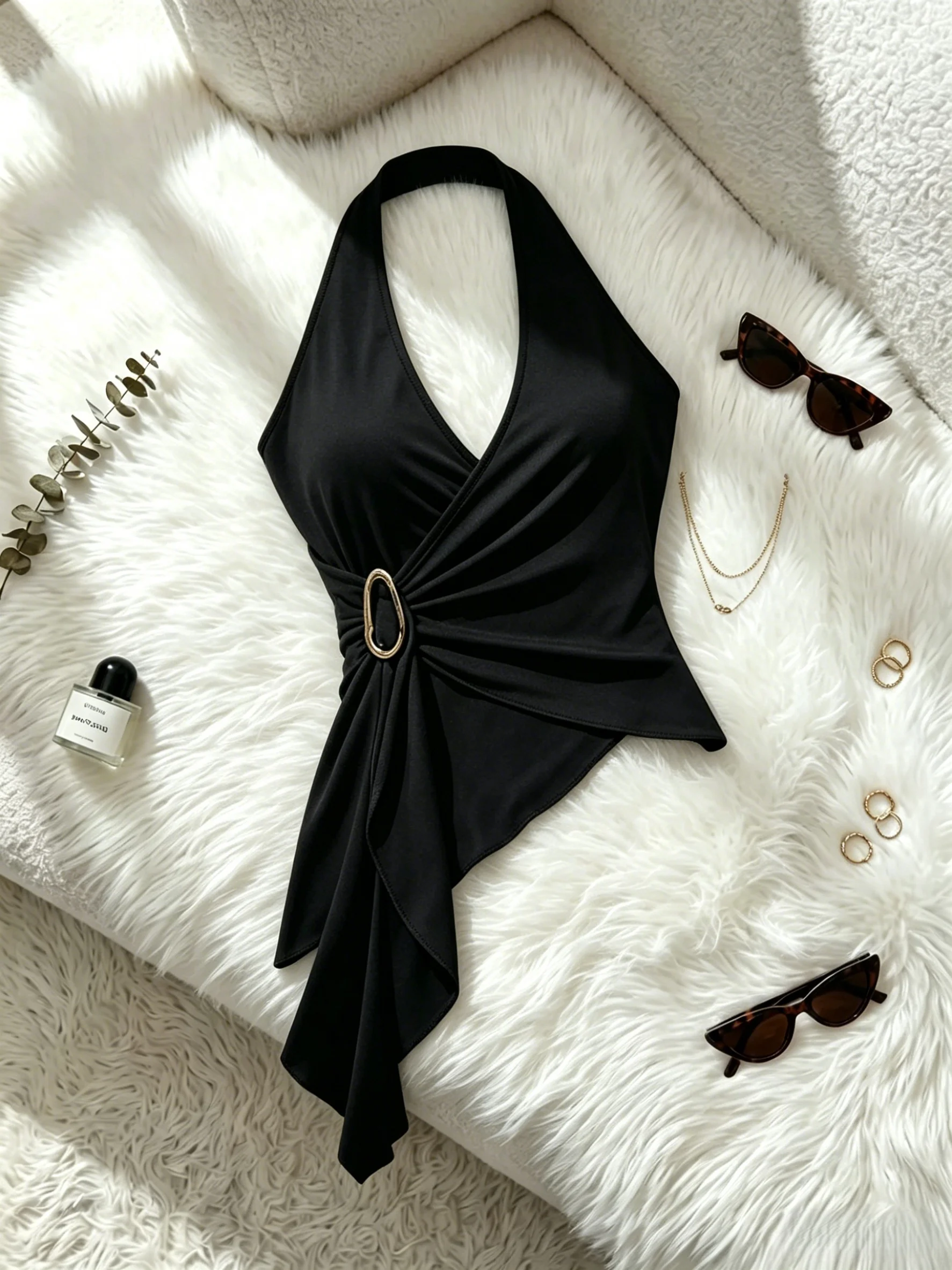 Damen Neckholder-Tanktop mit V-Ausschnitt, ärmellos, Metallschnalle, gedrehter Vorderseite, asymmetrischem Saum, gerafftem, schmal geschnittenem, dehnbarem Cami für Partys und Ausgehzwecke. – Detail 4