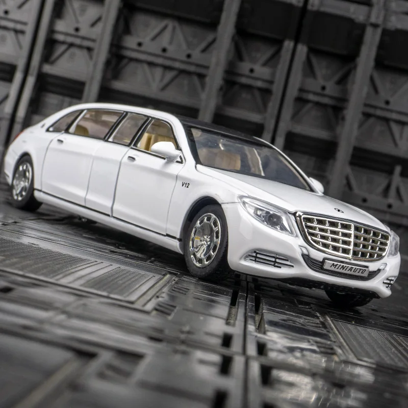 1:32 Puertas de modelo de carro de liga simulada Maybach S650 e capô do motor, o porta-malas pode ser aberto tem som e iluminação