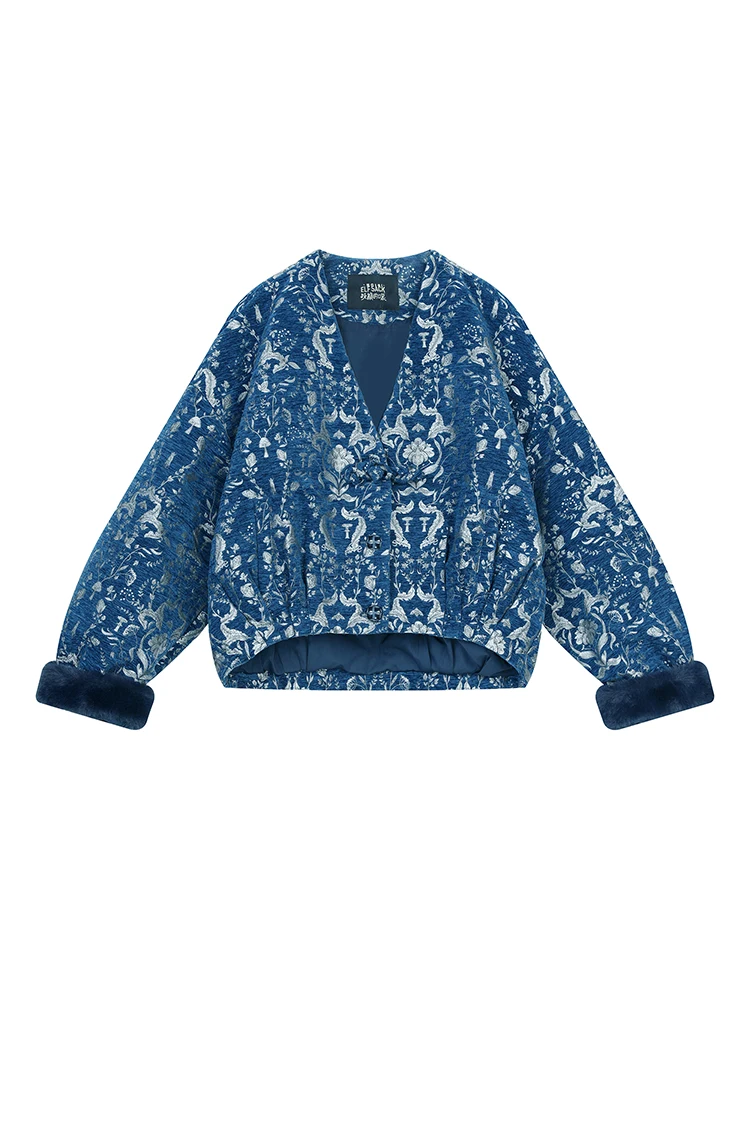 ELFSACK Women's Retro Gothic Winter Coat, Loose V-Neck Short Plush Coat with Blue Silver Embroidery Vintage Patterns