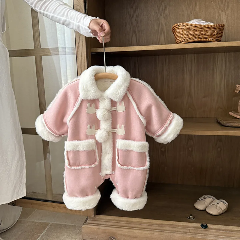 بدلة قفز جديدة لخريف وشتاء 2025 سميكة من قطعة واحدة للرضع والأطفال الصغار، رومبير دافئ ولطيف