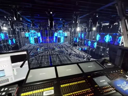 شاشة LED مرنة P3.9 داخلية مع محرك LED متكامل عالي الشفافية لشاشة ثلاثية الأبعاد لمتجر البيع بالتجزئة