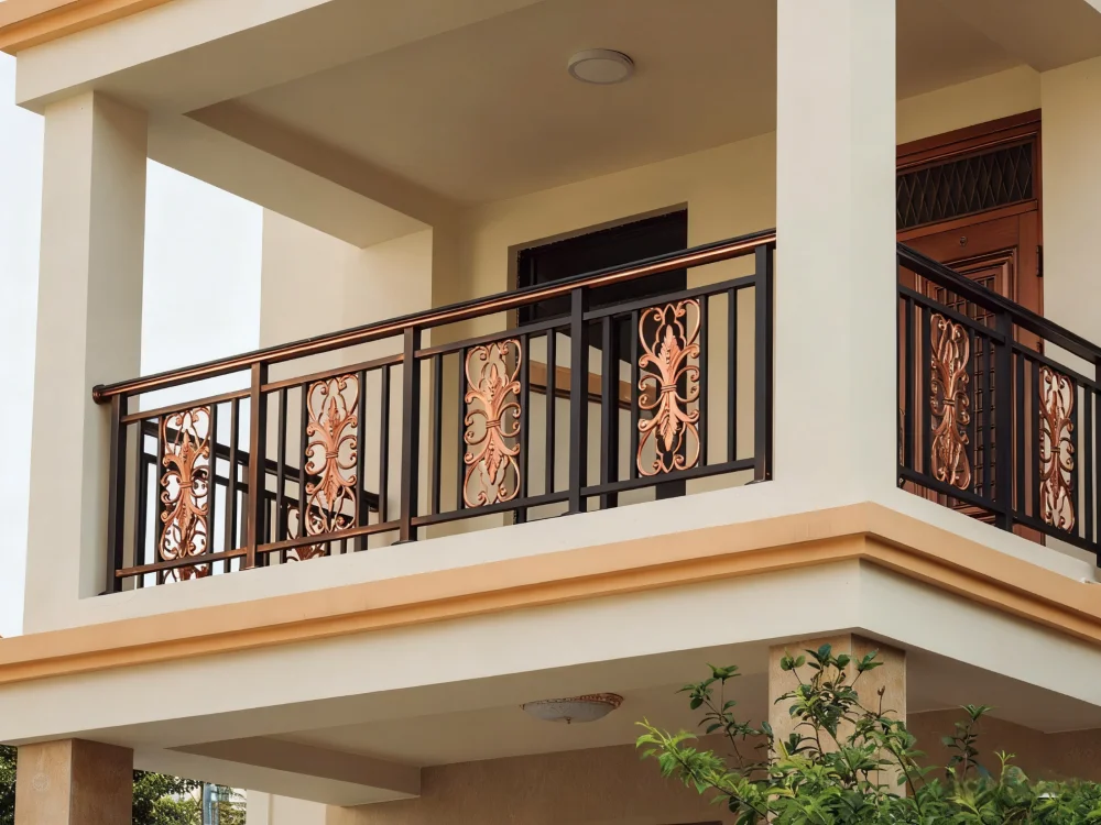 التخصيص التصميم الحديث الفولاذ المقاوم للصدأ والألومنيوم درابزين عمودي للفيلا وسلالم الفندق والشرفة