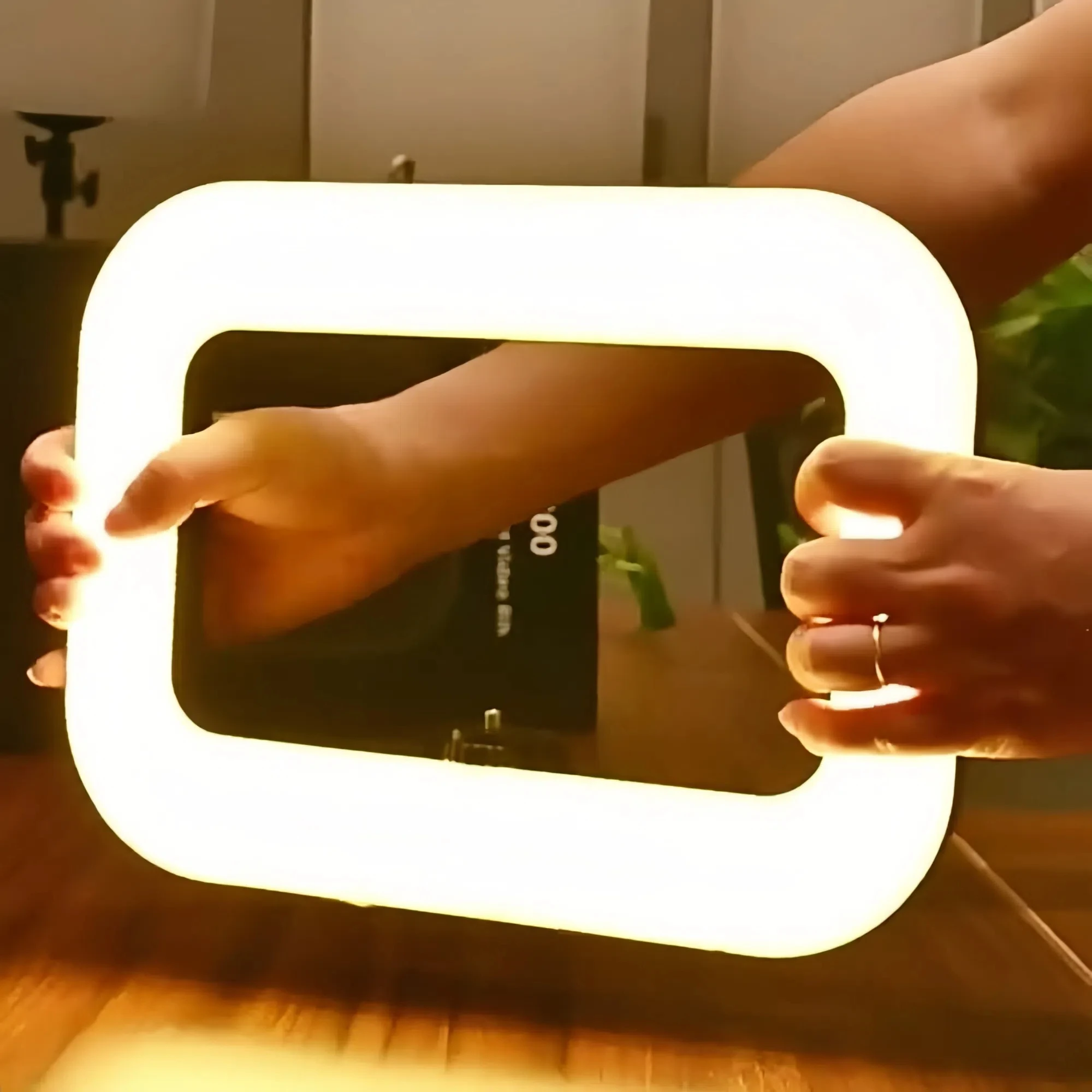 Lampu Selfie Genggam dengan Penjepit, Lampu Video LED yang Dapat Disesuaikan, Lampu Isi Ulang Tiga Warna untuk Ponsel, Live Streaming