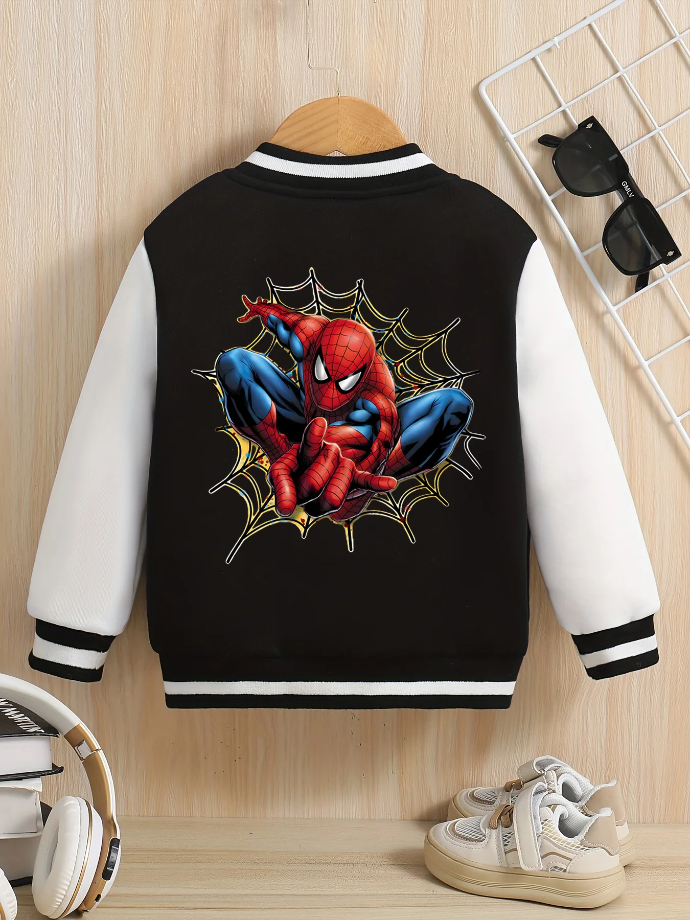 Бейсбольная куртка MINISO Marvel Spider-Man для мальчиков — рекомендуемая графика героя с обеих сторон простая черно-белая трансформирующая в Фото №4