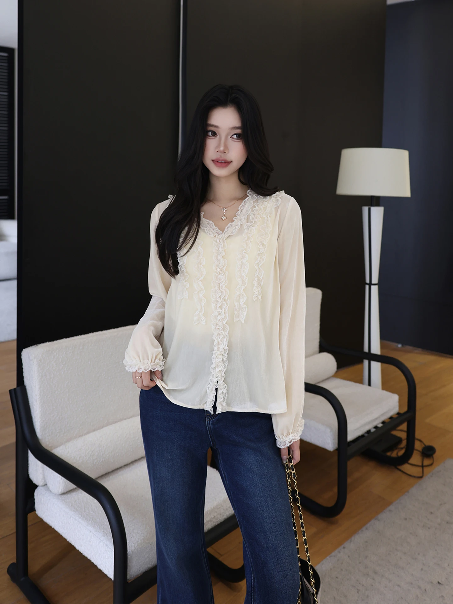 

Lao Yang's Velvet Ear Flower Spring 2026 New Sle Lace Trim V-ne Little irt Casual Loose Fit Nylon Fabric Long Sve