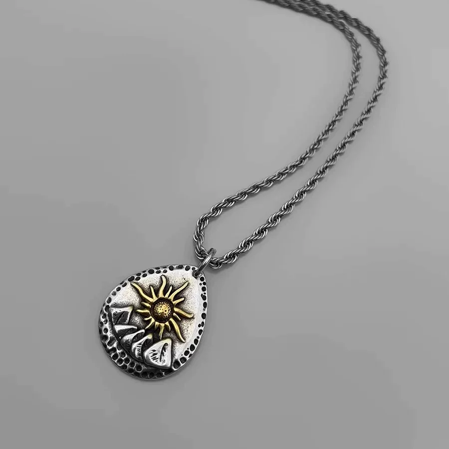 

Hip Hop Golden Sun Totem Pendant Necklaces For Men Boys Punk Vintage Fashion New Year Street Biker Jewelry Gift Party