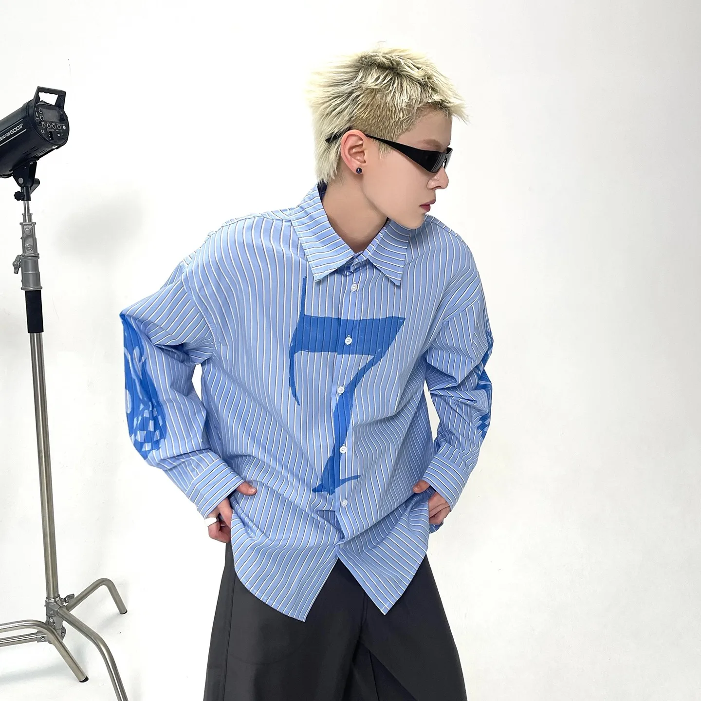 

Мужская рубашка оверсайз в американском стиле с вертикальными полосками, свободного кроя, осенняя, универсальная, с длинным рукавом, из полиэфирного волокна, без бренда