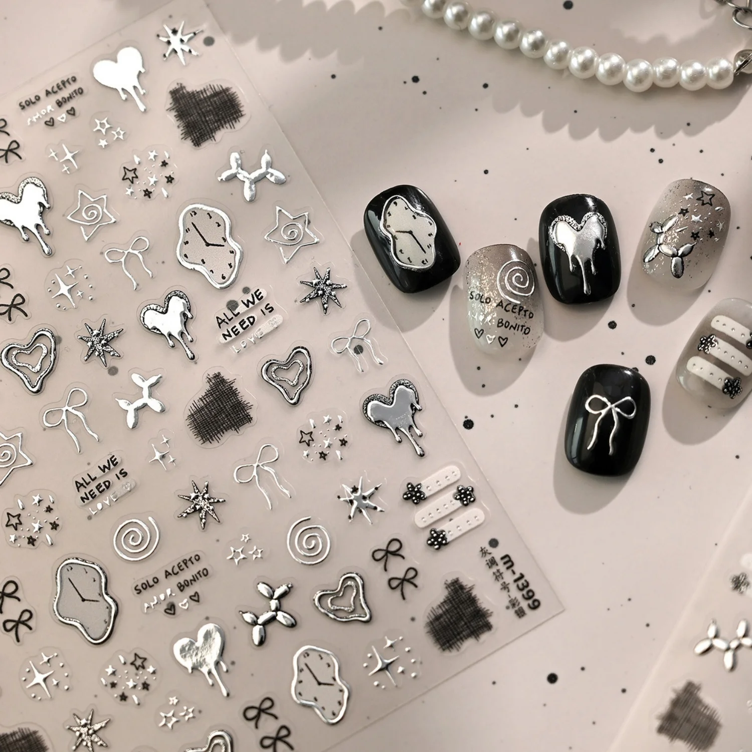 Coole Silbergraue Y2K-Symbol 5D Nagelkunst-Aufkleber Silbergraue Metall-Schmelzherz-Uhr Spiral-Stern-Schleife Selbstklebende Nagelsticker