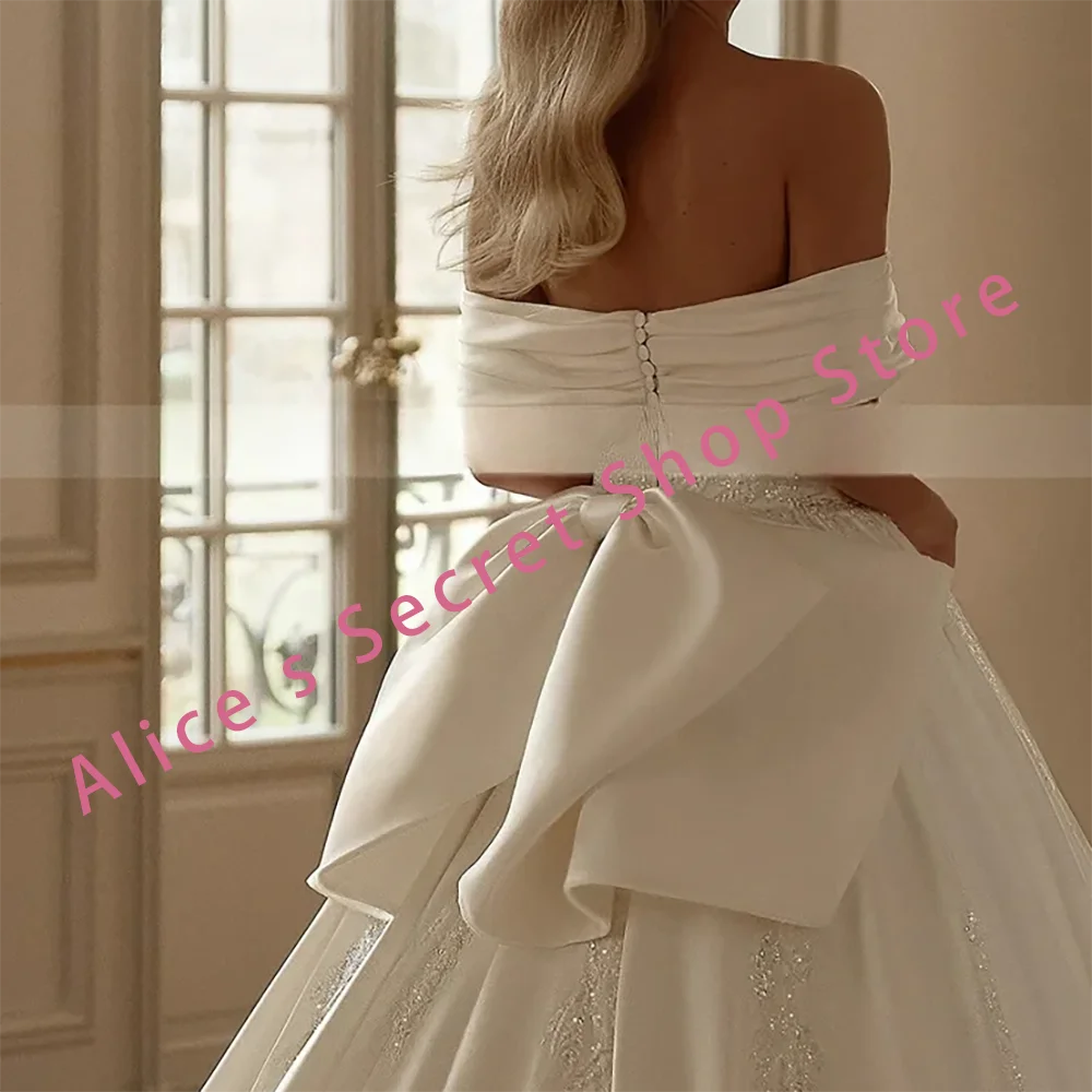 คลาสสิกปิดไหล่จีบโบว์ A-Line เจ้าสาวชุดแต่งงานชุดเจ้าสาวที่กําหนดเอง