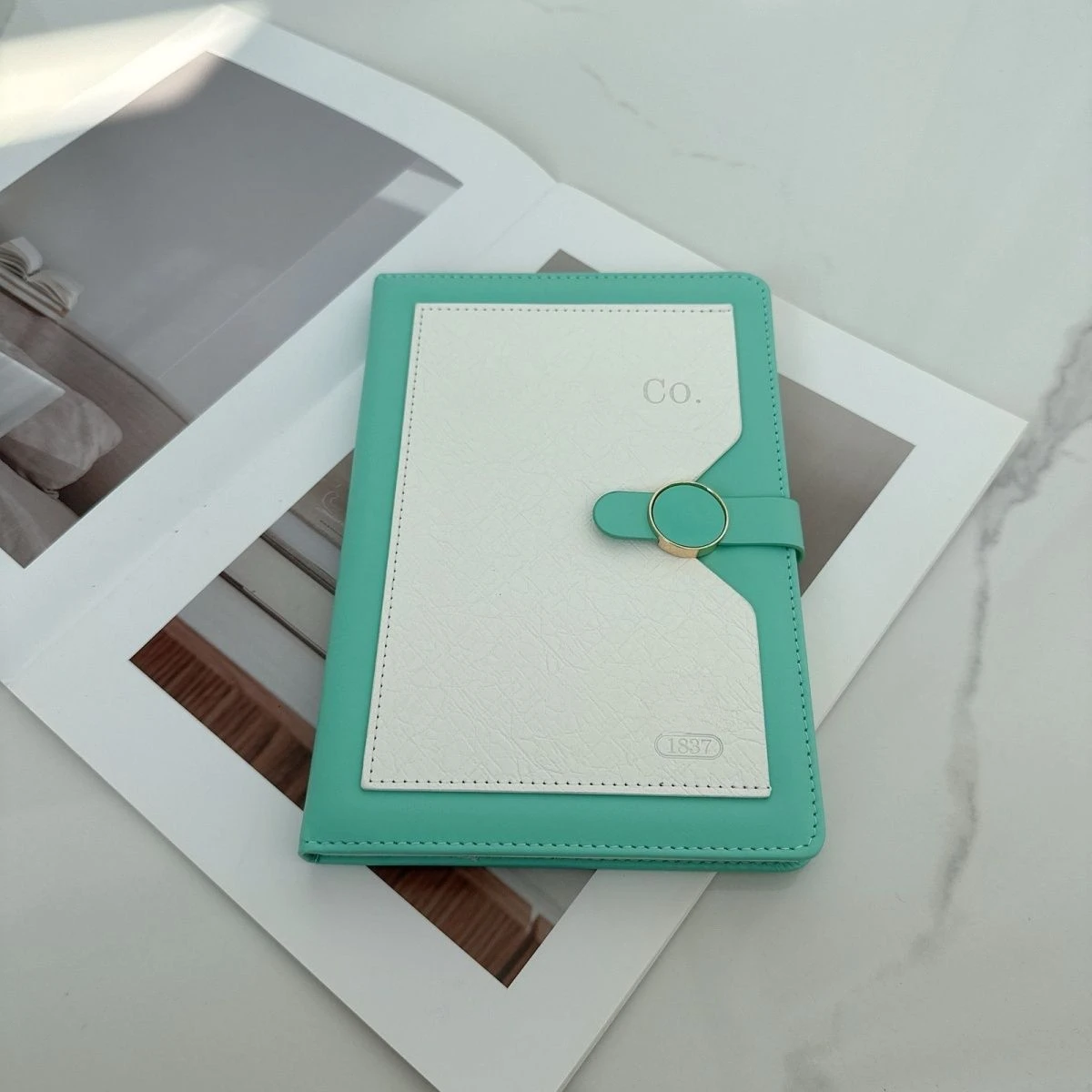 T style, the same blue member gift a5 notebook, super thick high-value simple diary, retro leather thickened business notepad