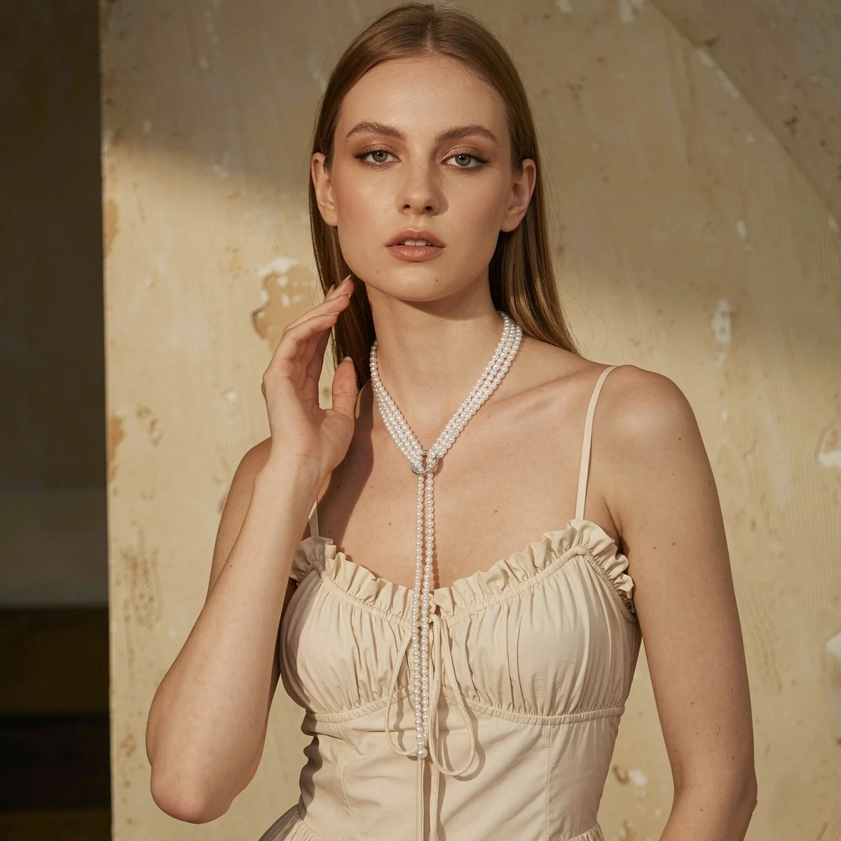 Elegante französische weiße lange Halskette mit kleinen künstlichen Perlen für Damen, Strass-Kreis, verschiedene Tragevarianten, Pulloverkette, Schmuck – Detail 5