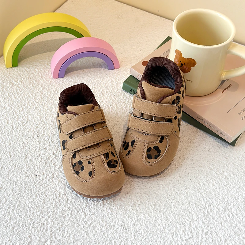 

Повседневная обувь для маленьких девочек и мальчиков, модные детские кроссовки с леопардовым принтом, нескользящая обувь на мягкой подошве, студенческая обувь, детская обувь для малышей