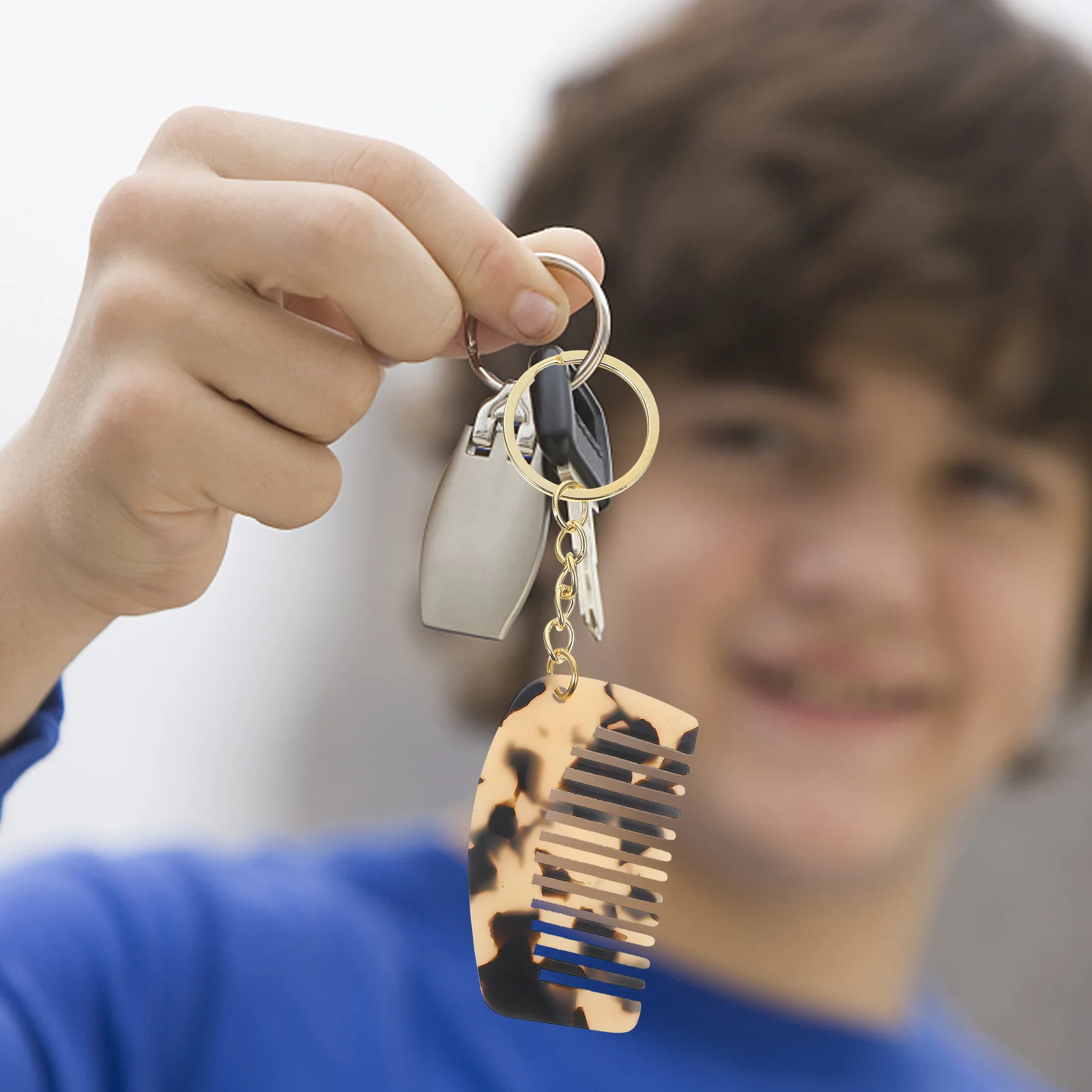 

2pcs Mini Comb Keychain Portable Small Wide Tooth Detangling Hair Travel Pocket For Curly Wet Hair Keyring Accessories