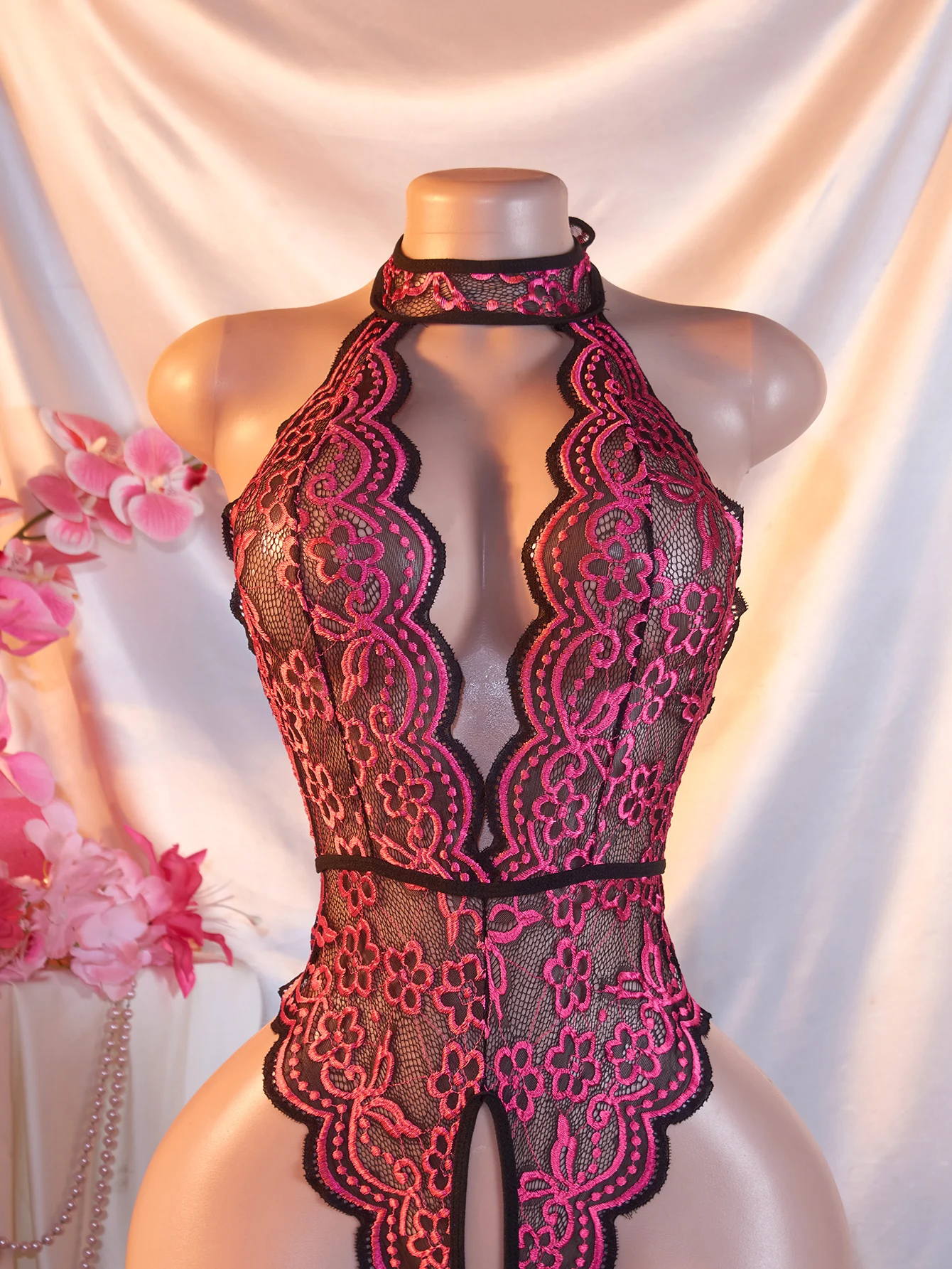 Body sexy erotico stile scollo a V profondo senza schienale da donna Pizzo trasparente Crotchless Seducente Data Lingerie Camicia da notte di un pezzo