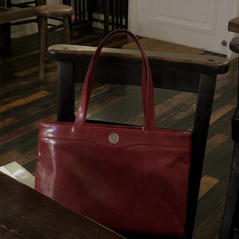 Wine Red Large Capacity Tote Bag 2024 New Ladies Vintage Magnetic Buckle Closed Shoulder Bags Commuter Versatile Women\'s Handbag