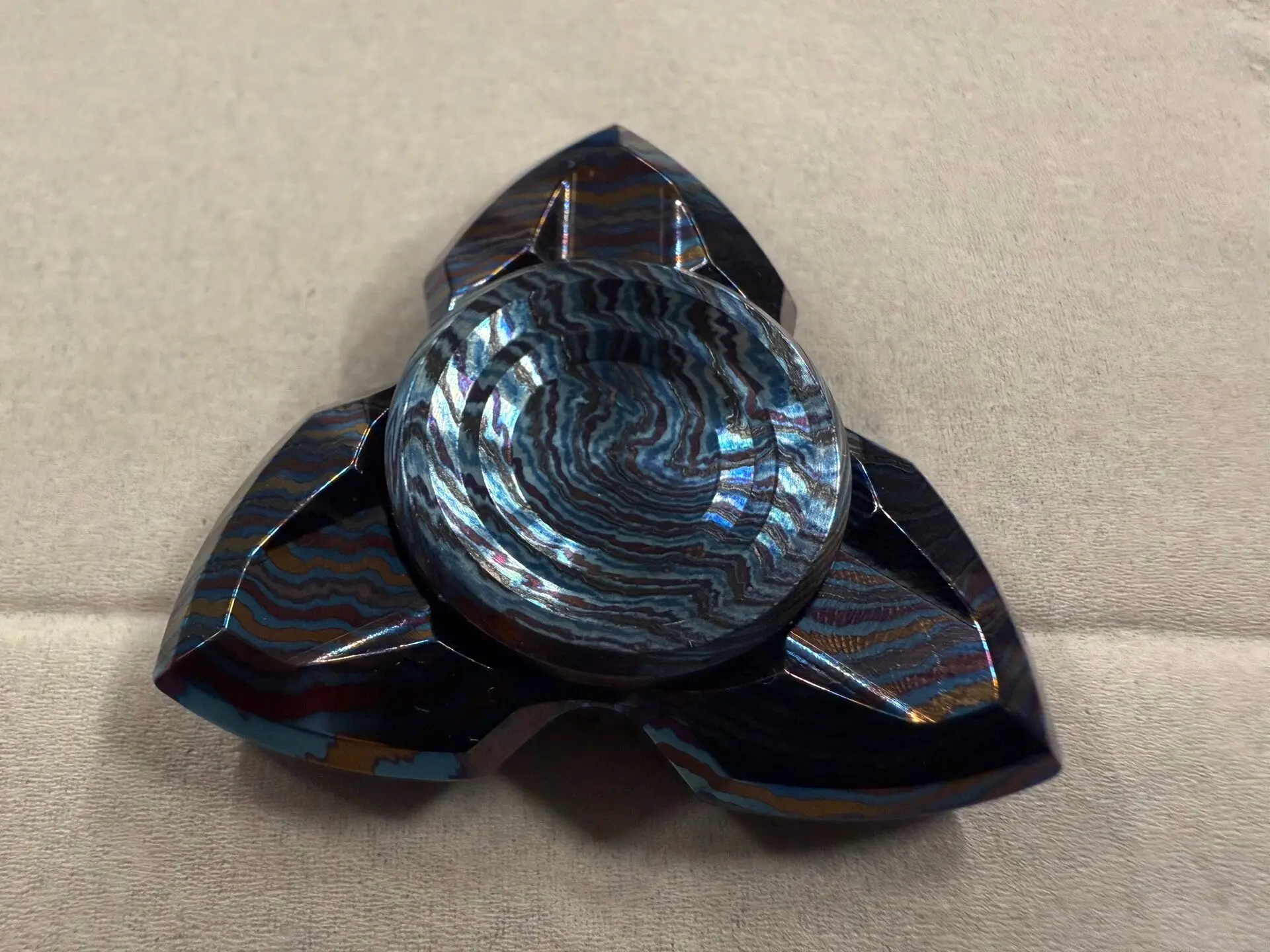 Used EDC Novo Zirconium Horse Apache mini decompression toy
