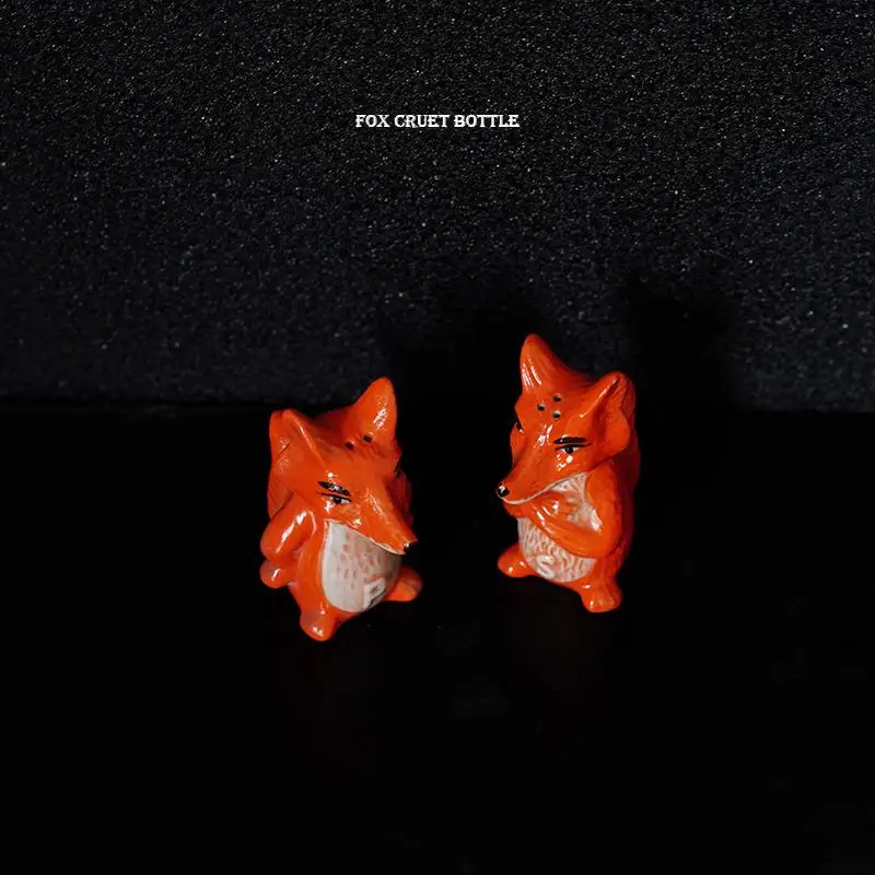 Export European style exquisite creative color glaze funny fox shaped ceramic restaurant seasoning bottle ornaments