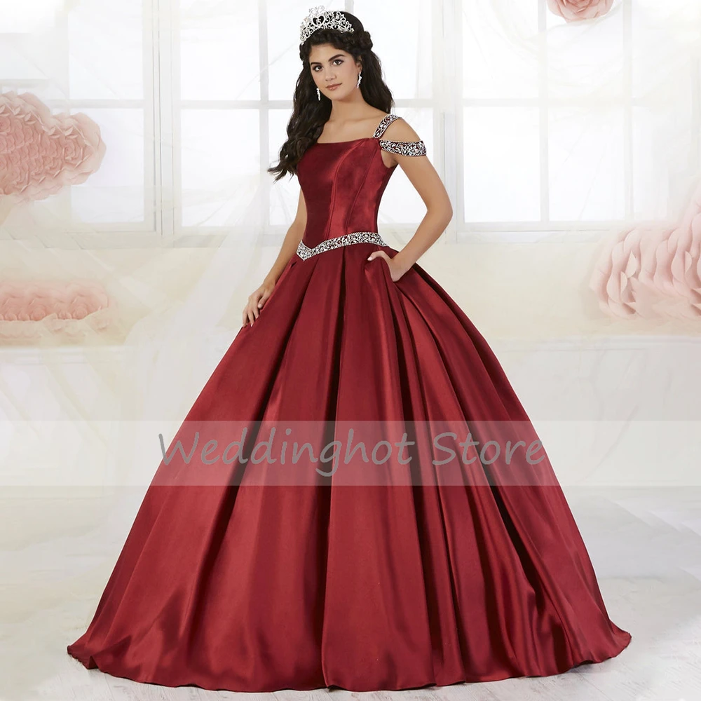 Burgundy Quinceanera พร้อมกระเป๋า2023ประดับด้วยลูกปัดสายรัด Luxury Quinceanera ชุดซาตินชั้นความยาวชุดไปงานเต้นรำหวาน16ชุด