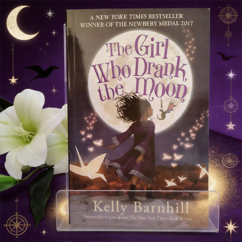 

Девушка, которая пила Луну, Келли Барнхилл - лауреат Ньюбери-медали 2017 года и бестселлер фэнтези в категории детской литературы по версии Нью-Йоркской газеты