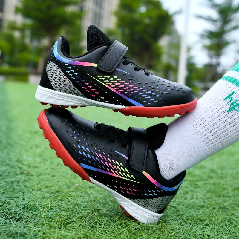 A pair of children's four-season leather football shoes with studs, wear-resistant football shoes, sizes 29-39，HXH-XX29