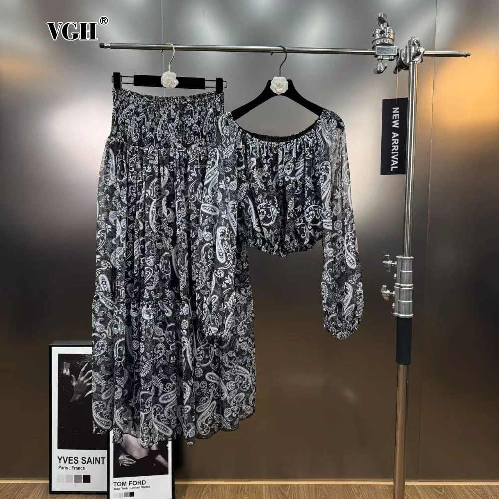 

VGH Colorblock Printed Two Piece Set for Women Big Round Neck Long Sleeve Top Elastic Waist Long Skirt Temperament Suit Female