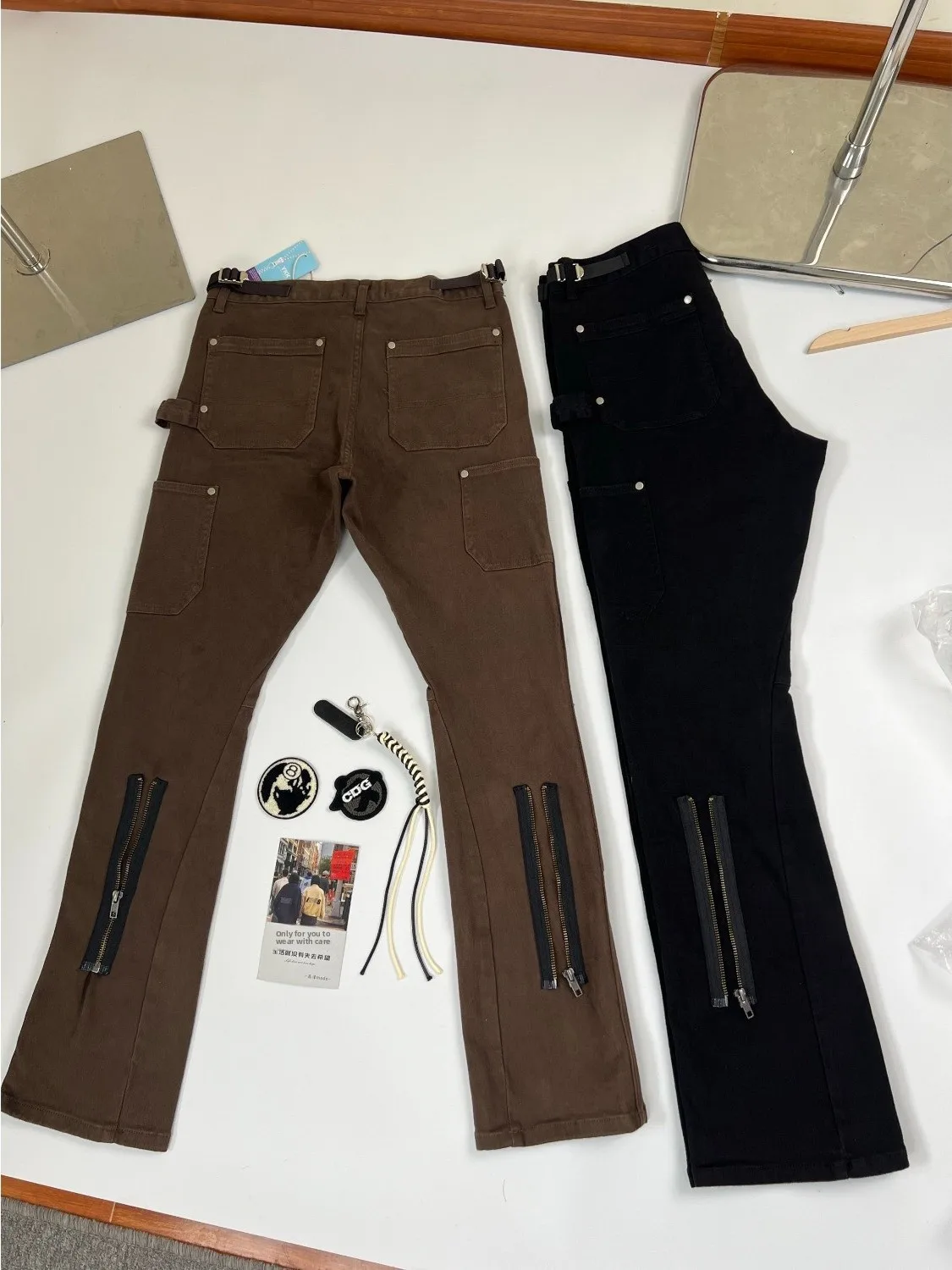 

Мужские повседневные джинсы SUDA, расклешенные, из смесового хлопка и полиэстера, с декоративной молнией, рабочая одежда, черно-коричневые, Kenijima, с низкой посадкой, прямые.