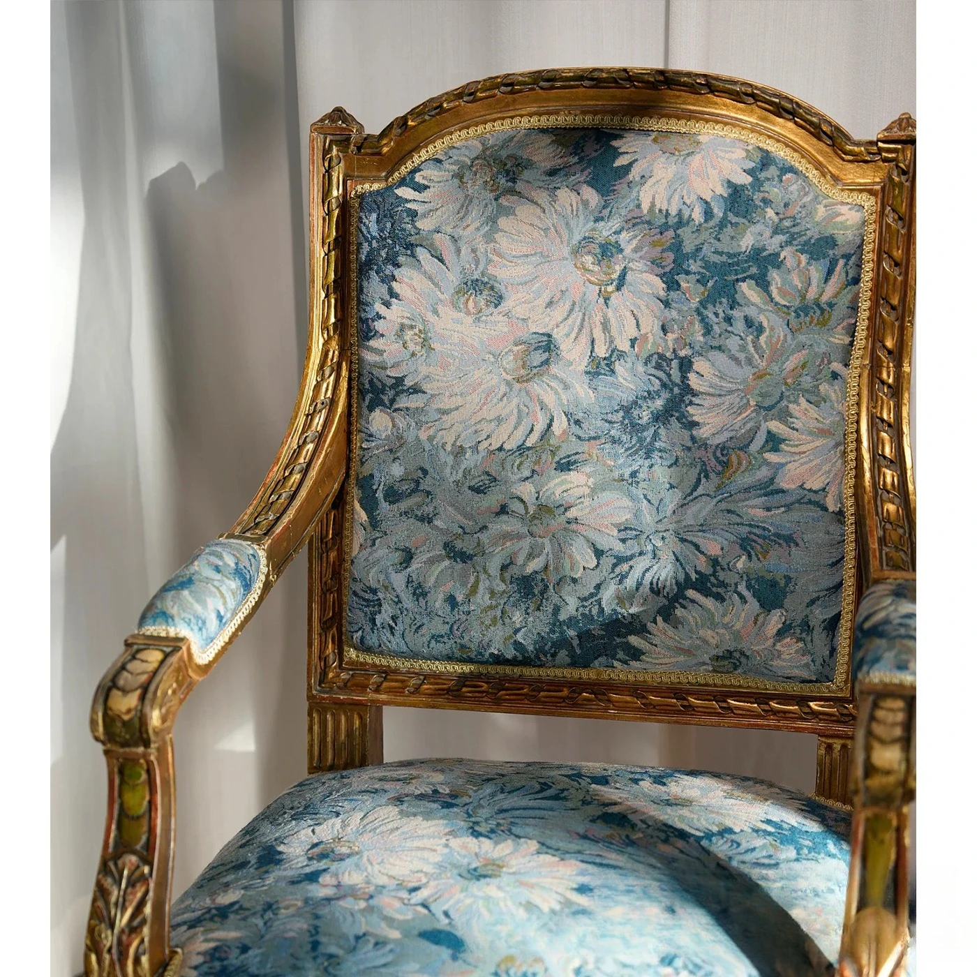 French vintage solid wood living room balcony single lounge chair bedroom gilded carved dressing chair oil painting design book