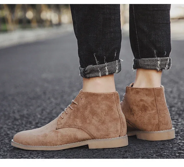 Modische braune Chelsea Boots für Herren im britischen Stil, hochgeschnittene Wildlederschuhe mit Schnürung und spitzer Zehenpartie, Herren-Knöchelstiefel – Detail 18