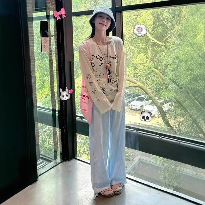 

Женский комплект из двух предметов с принтом Hello Kitty, лето 2025 г., бежевый, синий прозрачный топ, широкие брюки, повседневная эстетичная уличная одежда Y2K