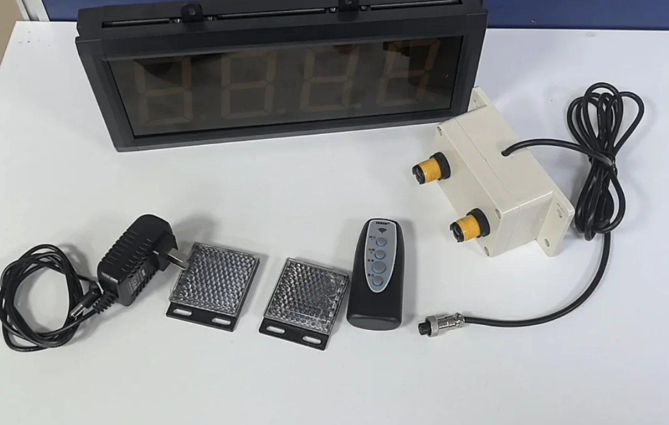 3-inch 4-digit counter+plus or minus 3-meter reflector with shell