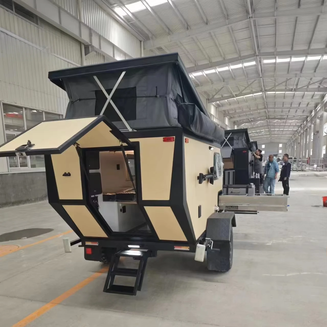 라이트 16피트 여행 트레일러 최고의 견인형 Rv 캠핑카 오프로드 여행 트레일러 럭셔리 유리 섬유 작은 견고한 확장형 여행 트레일러