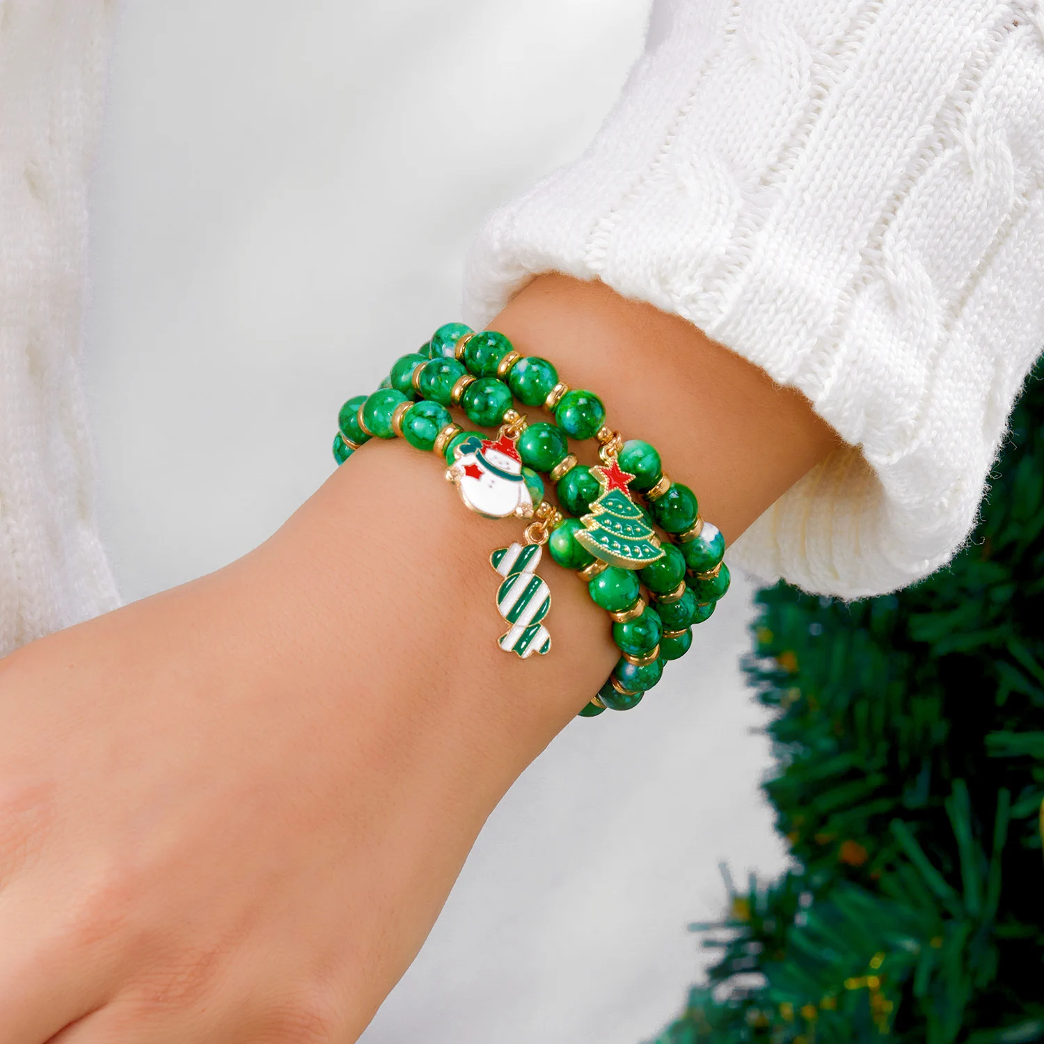 Bezauberndes Weihnachtsmann-Weihnachtsbaum-Perlenarmband-Set für Frauen, buntes Rentier-elastisches Armband, Urlaubsschmuck-Accessoires – Detail 3