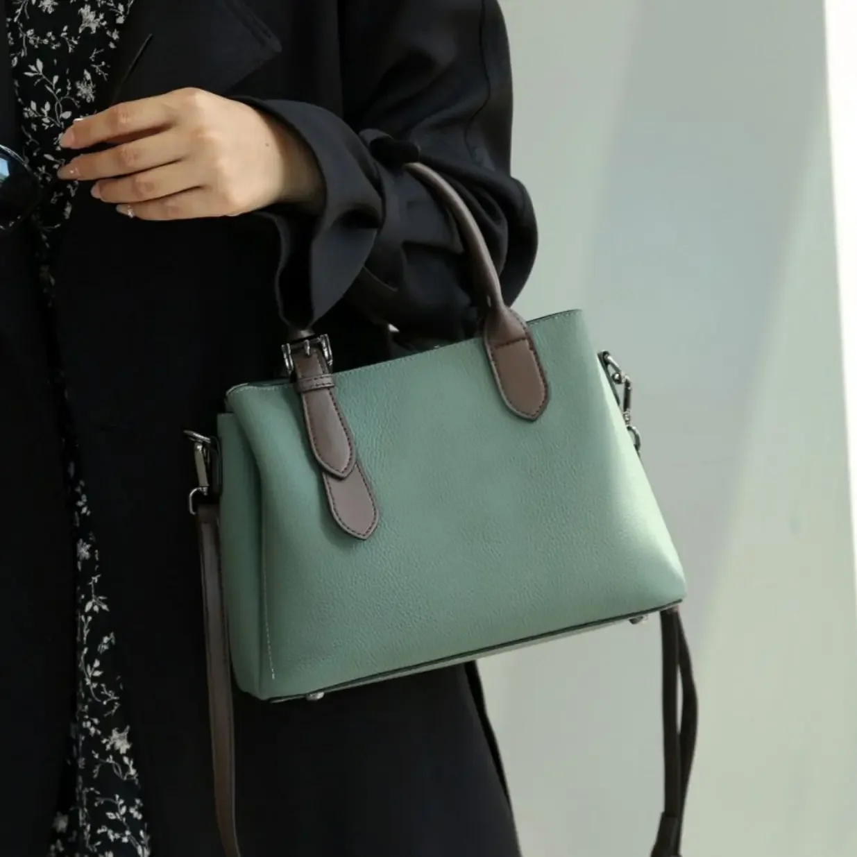 

2025 Single Shoulder Layer Cowhide Color Leather Handbag Women Carrying Women's Bag Fashion Commute Designer Luxury Bag