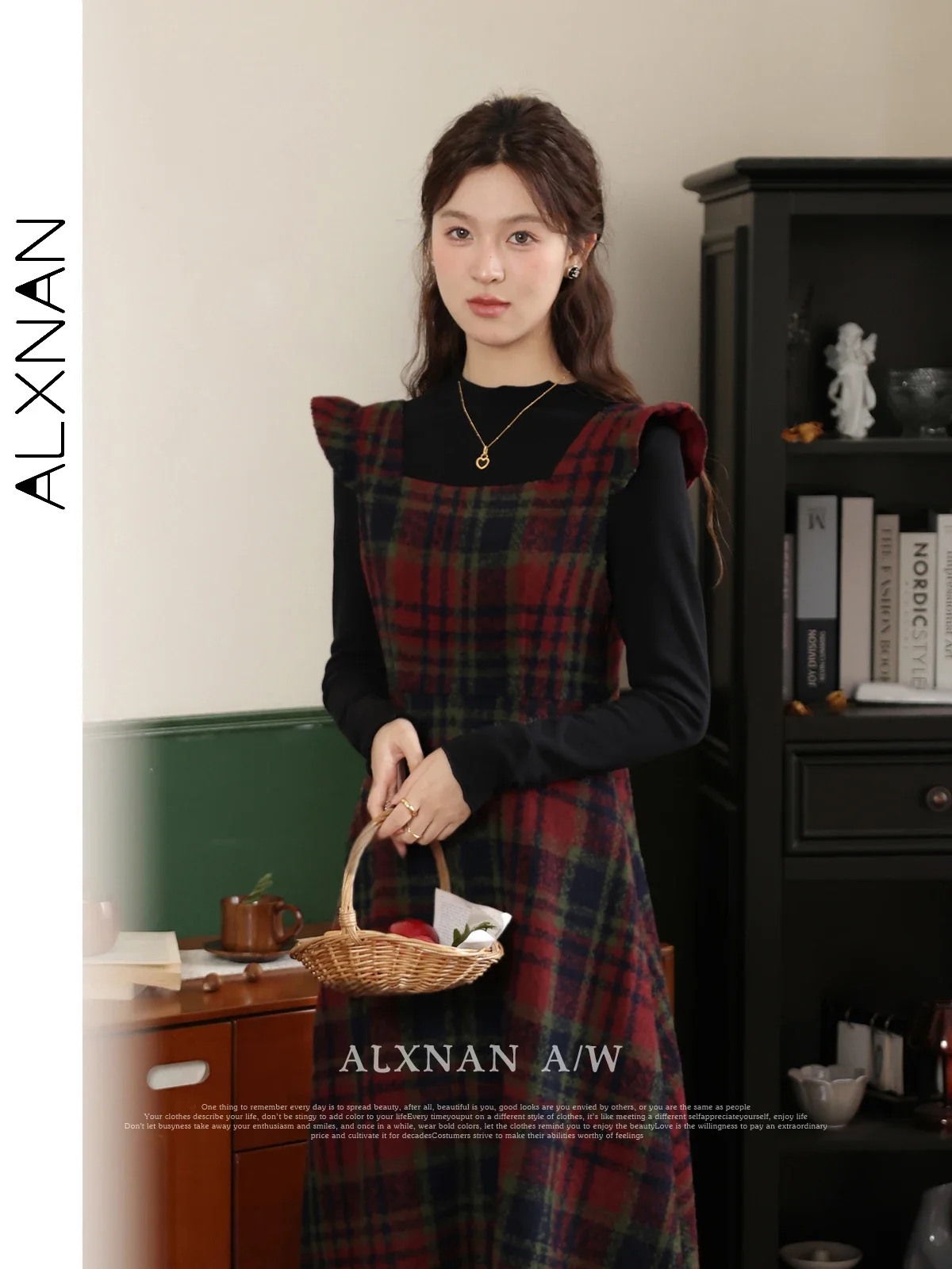 ALXNAN Black Slim T-shirt 2024 Autumn Winter Warm Long Sleeve Tops for Women Casual Female Pullovers Sold Separately DYLXN661110