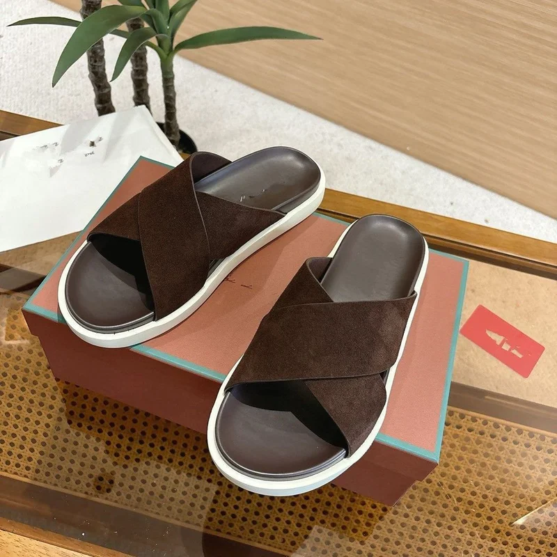 Image of Leichte Luxus-Herren-Mules 2026 Frühling Sommer Neu Kreuzriemen-Slides Leichte Outdoor Alltags-Freizeitpantoffeln