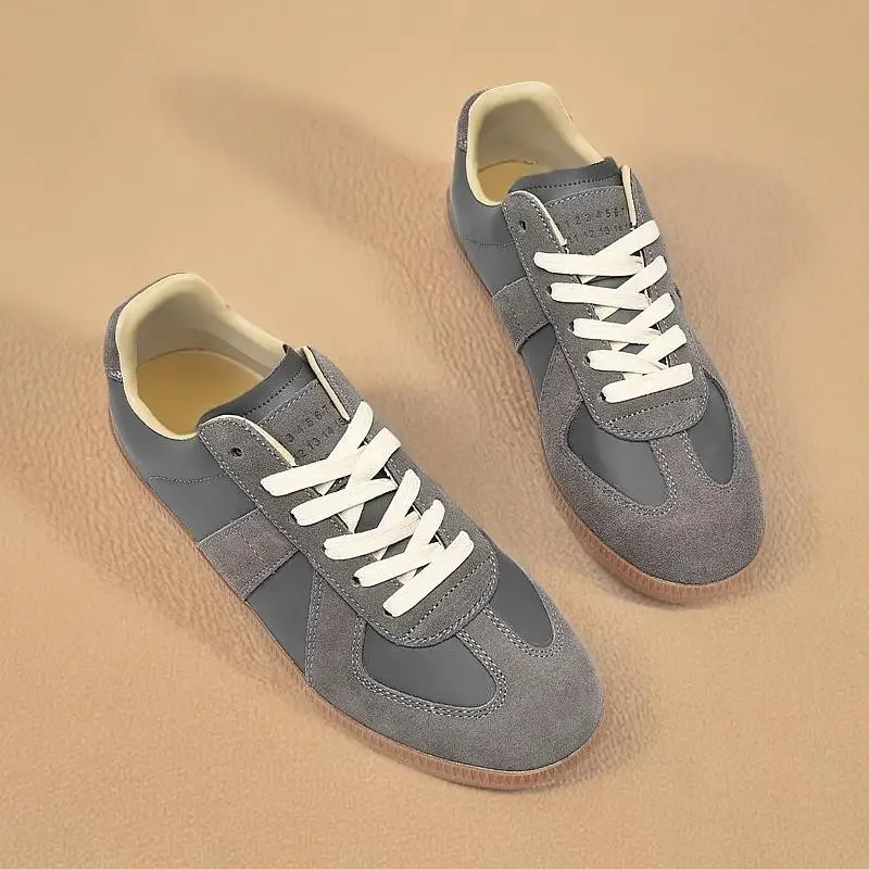 

Стильные и удобные кроссовки: универсальная и модная повседневная спортивная обувь.