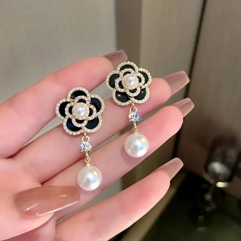 Vintage Floral Women Earrings Small Pearl Clips Hong Kong Style High-end Sensation Flower Shaped Earrings Women