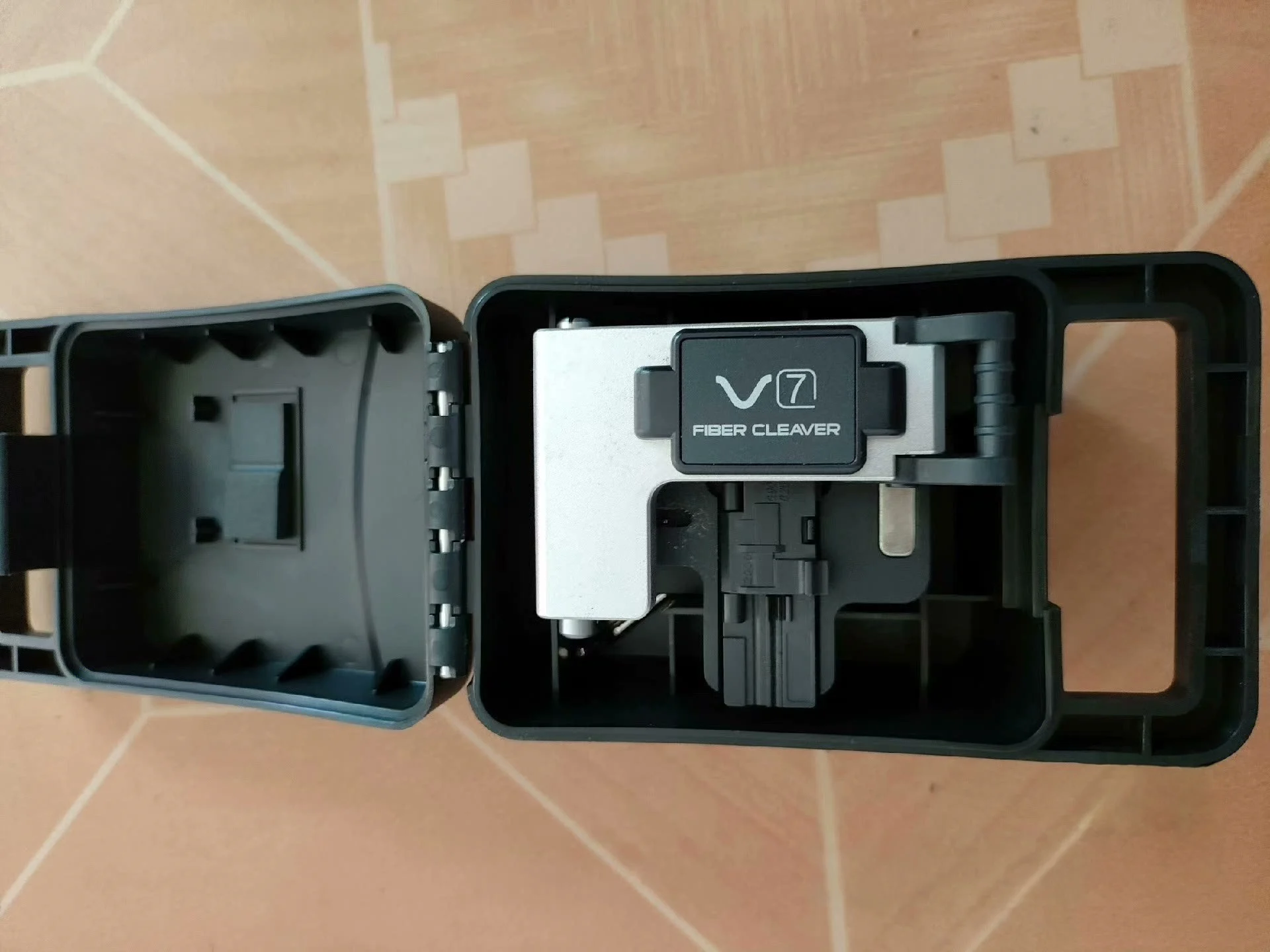 Used Second Hand High Quality High Precision Fiber Cleaver V7 For Fusion Splicer Welding Machine