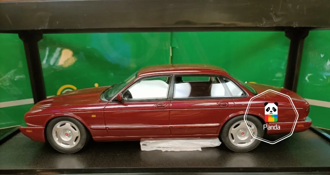 Cult 1/18 Limousine Car Model Jaguar XJR X300 1995 Red Model Collectible Ornaments Miniature Gifts