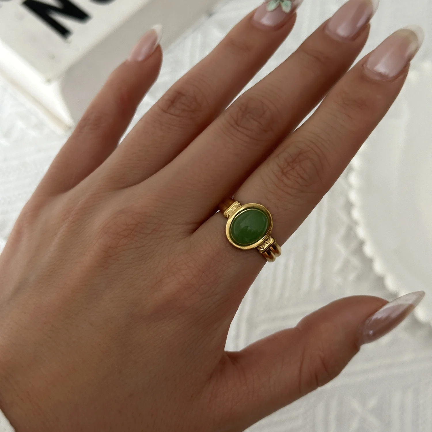 Vintage Naturstein Edelstahl-Ringe für Damen und Herren Trendige Vergoldete Hohle Geometrische Ringe Finger-Accessoires Schmuck